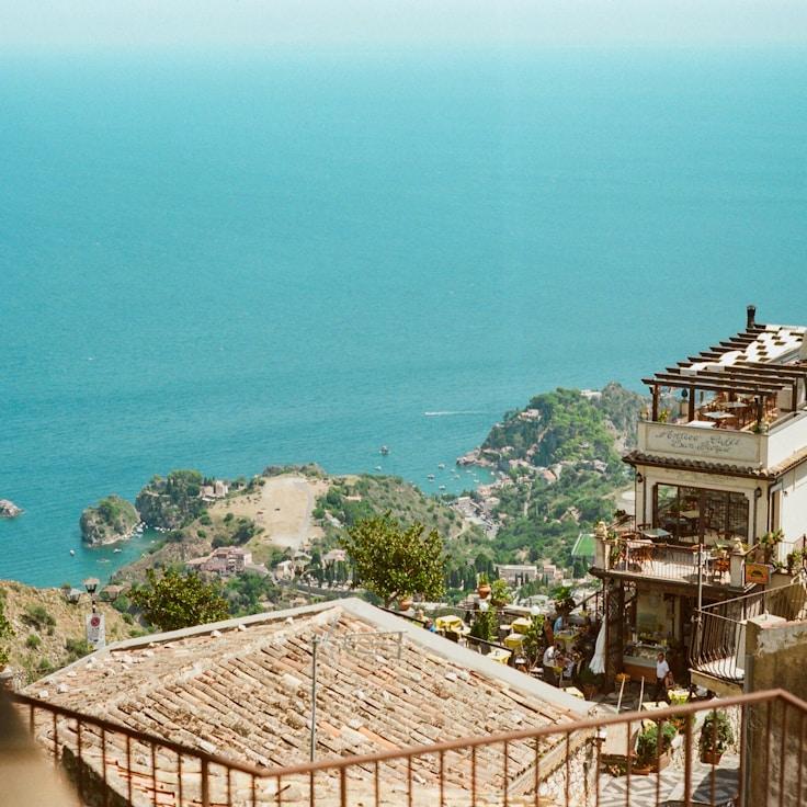 Family terraces and cafés for calm evenings in Toronto